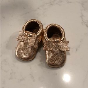 Freshly Picked Rose Gold Bow Moccasins Size 0